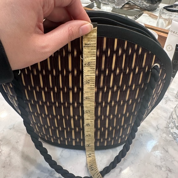 SARAYE Tatami Baskets of Cambodia Woven Grass Purse - Picture 5 of 9